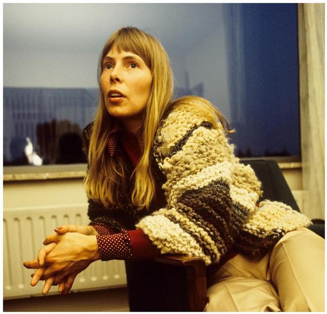 Joni during an interview - Amsterdam 1972<br><br>
Photo © Gijsbert Hanekroot. 