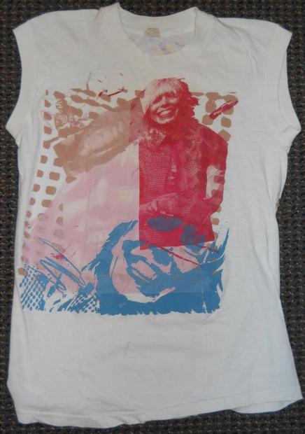 Front of Tee shirt from Wild Things Tour. [tmhugg]