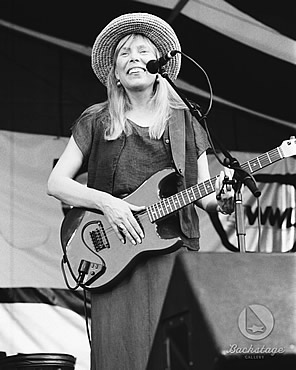 Joni Performing On Stage.<br>Photo by Robert Jr. Whitall. 