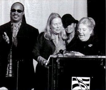 ASCAP president Marilyn Bergman presents Joni with the Founders Award. Stevie Wonder and Janet Jackson accompanied Joni. 