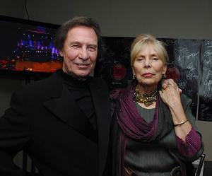 Songwriter Jean-Pierre Ferland posed backstage with fellow honouree Joni Mitchell prior to the gala show. 