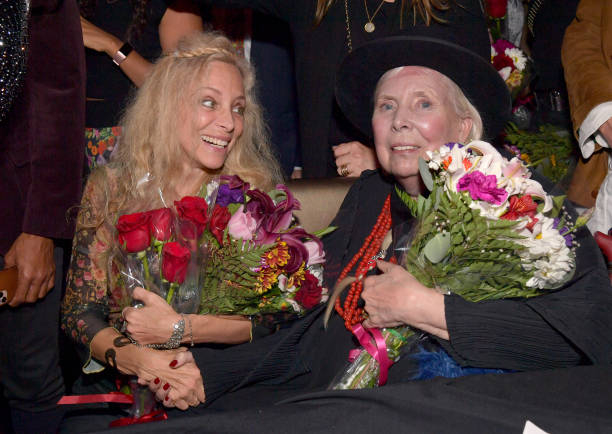 Wendy Oxenhorn presenting flowers to Joni Mitchell . Photo by Lester Cohen [NYCRobert]