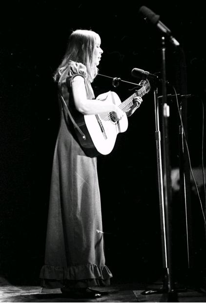 Joni performing on stage.<br>Photo from York University. 
