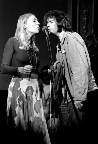 Joni and Neil Young.  Photo by <a href="http://www.stevegladstone.com/maingallery.php?category_id=9&parent_id=9&photo_id=451&countdisplay=&start=0" target="_blank" class="white">Steve Gladstone</a>.