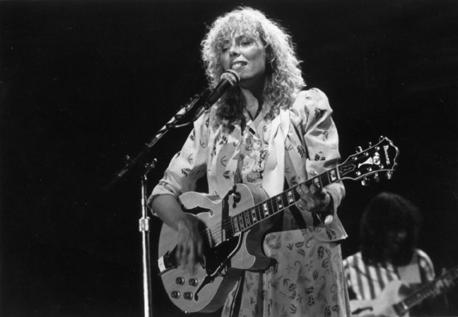 Joni on Stage with Pat Metheny.  Photo by Vernon L. Gowdy III.
