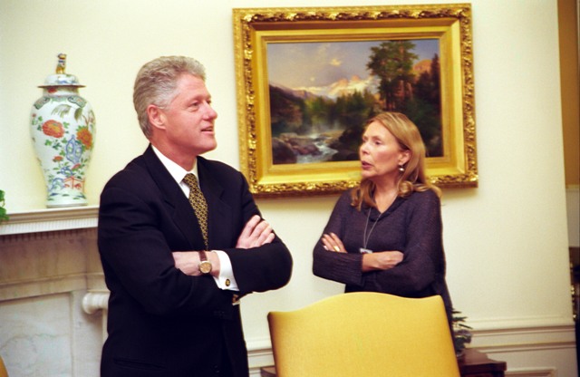 Joni visited the Oval Office the afternoon before the performance. 