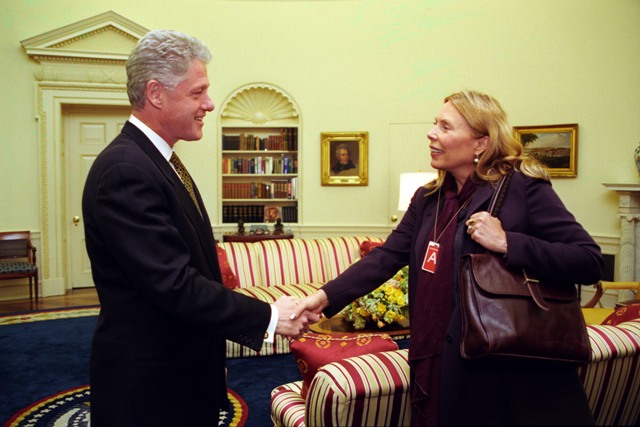 Joni visited the Oval Office the afternoon before the performance. 