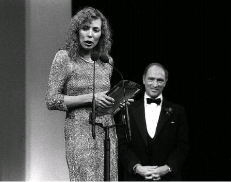 Joni speaks after being inducted into the Canadian Music Hall of Fame. Then-prime minister Pierre Elliott Trudeau looks on.<br>
Photo by Gail Harvey. 