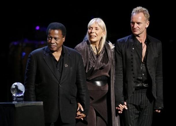 Wayne Shorter, Joni and Sting listen to the program on stage.